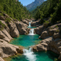 Cascades de Polischellu en Corse du Sud, eaux turquoise et falaises sauvages
